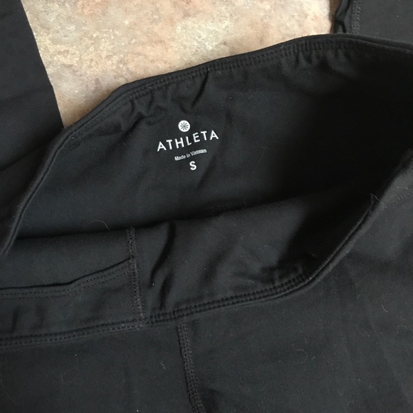 Athleta workout capris with mesh accents - Picture 2 of 9